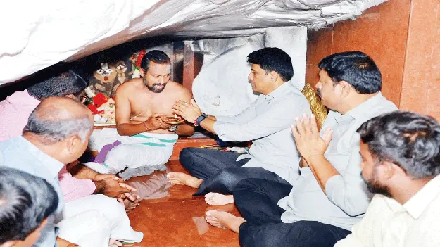 ఆలయ అభివృద్ధికి సహకరిస్తాం