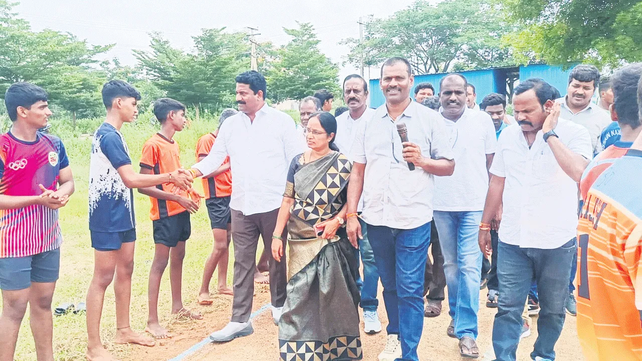 క్రీడలకు పుట్టినిల్లుగా జిల్లాకు పేరు రావాలి