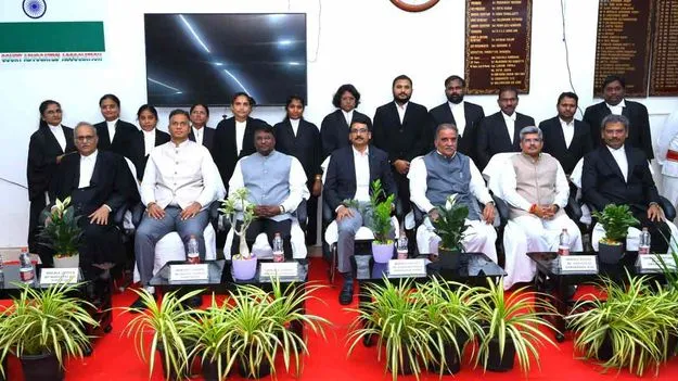 న్యాయమూర్తులకు న్యాయవాదుల సన్మానం