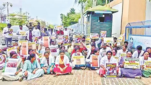 మీ పత్రికలో తప్పుడు కథనం