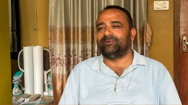 1643 మంది విద్యార్థులను కాపాడిన హెడ్‌మాస్టర్‌