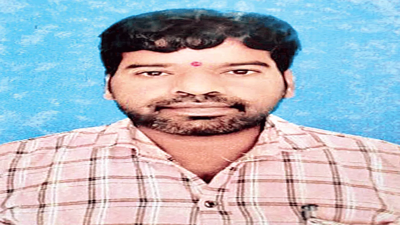 రోడ్డు ప్రమాదంలో వ్యక్తి మృతి రోడ్డు ప్రమాదంలో వ్యక్తి మృతి