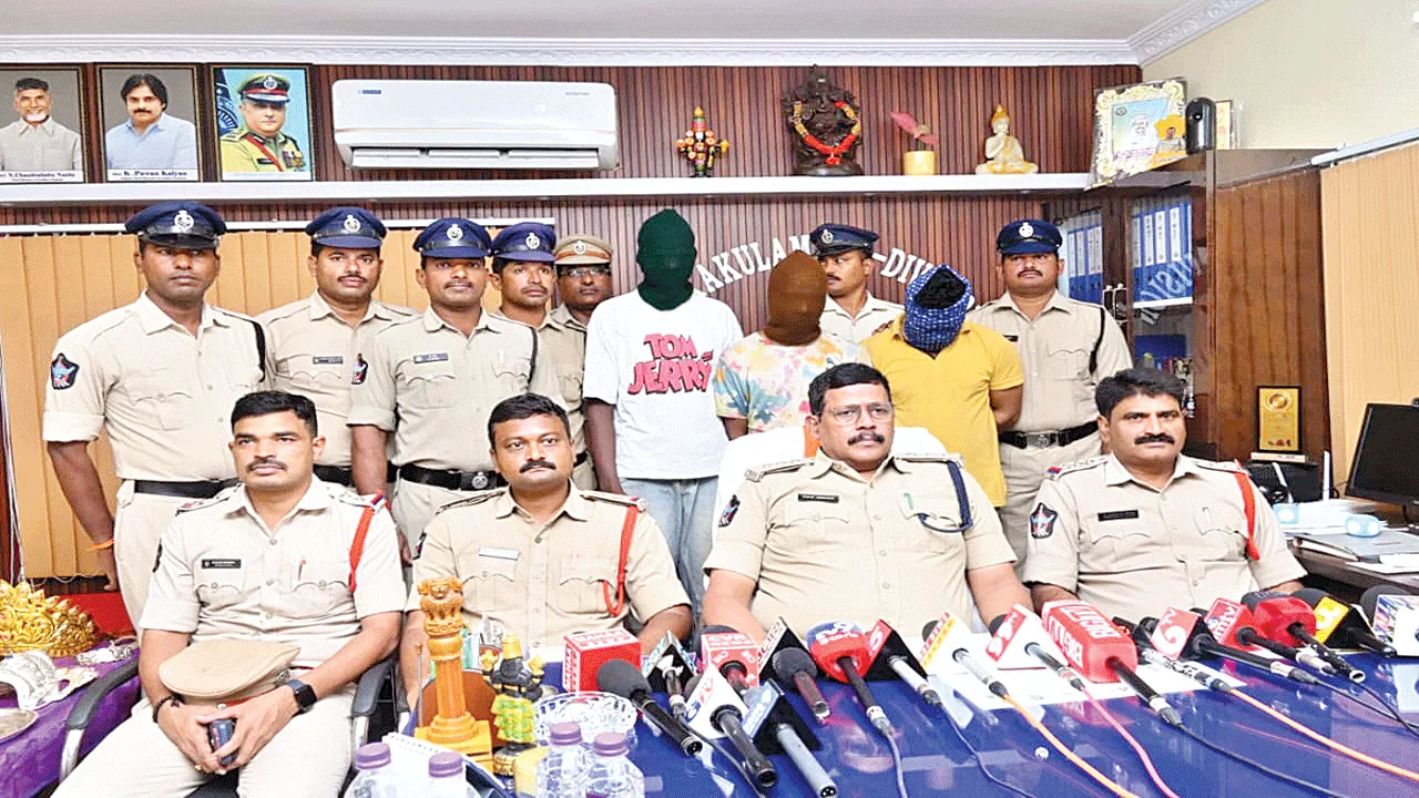 దేవాలయాలే లక్ష్యంగా చోరీలు