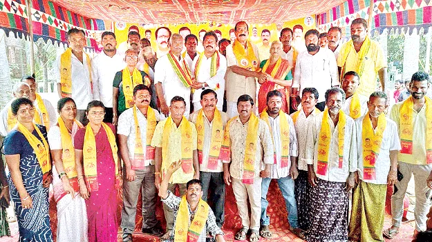 పార్టీకోసం కష్టబడిన వారికి సముచితస్థానం