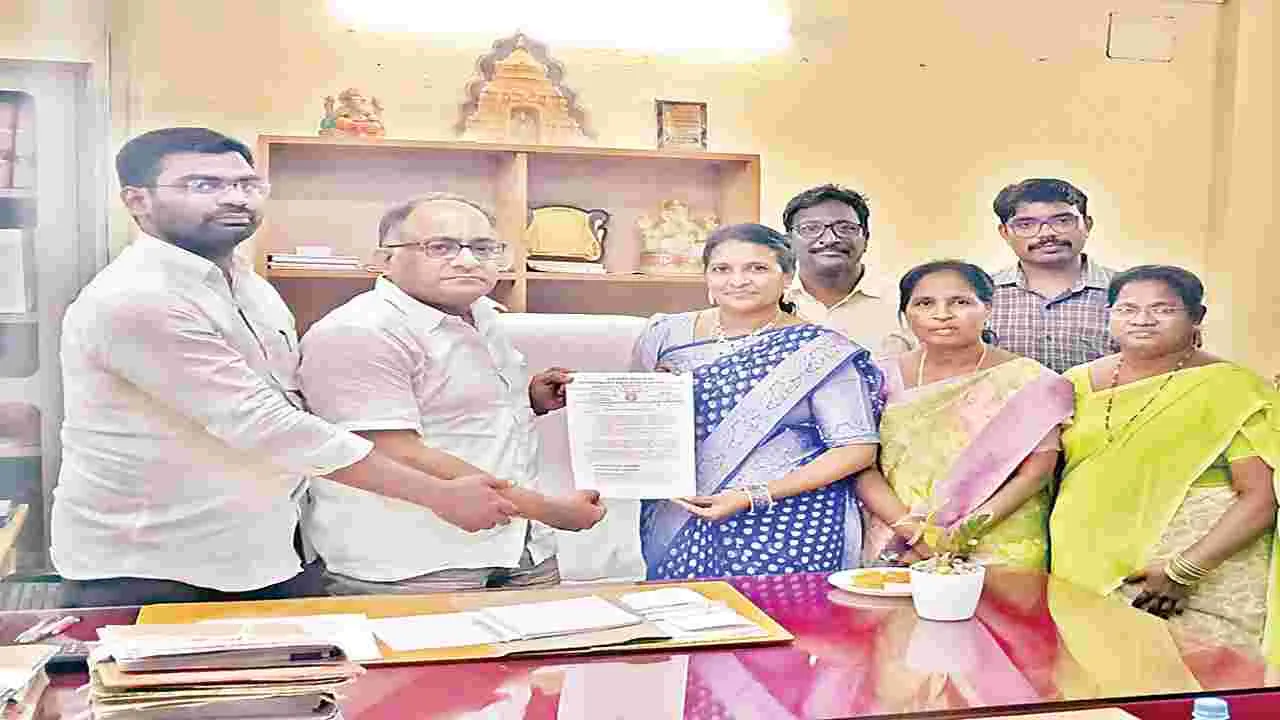 వాణిజ్య పన్నుల శాఖ ఉద్యోగుల సర్దుబాటు కొలిక్కి