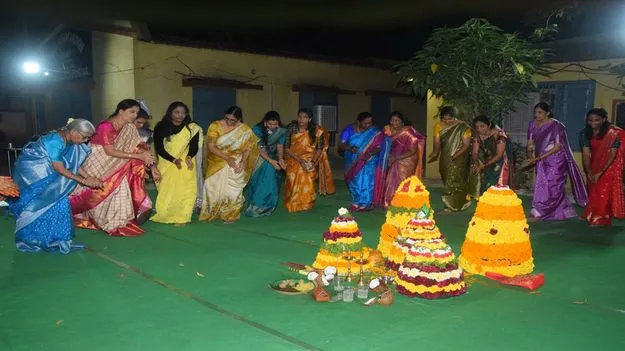 సంస్కృతి, సాంప్రదాయాలకు ప్రతీక బతుకమ్మ