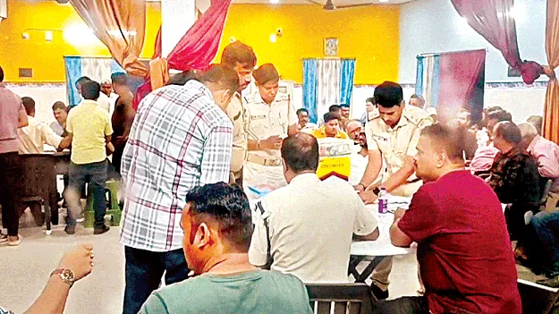 సరిహద్దులో పేకాట క్లబ్‌