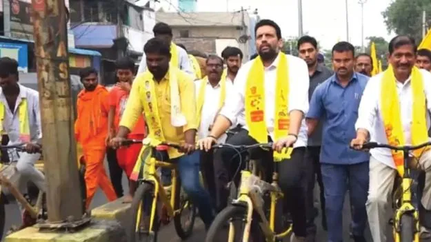 స్థానిక గెలుపునకు సైకిల్‌పై టీజీ ప్రచారం