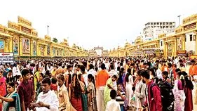 మంత్రాలయానికి పోటెత్తిన భక్తులు