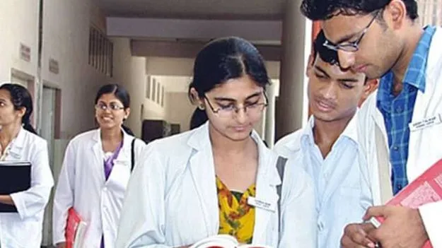 పీజీ వైద్య విద్యార్థులకు వారానికి ఒకరోజు సెలవు