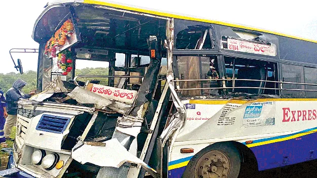  తప్పిన ఘోర ప్రమాదం