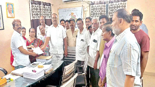 క్యూఆర్‌ కోడ్‌ విధానాన్ని నిలుపుదల చేయాలి