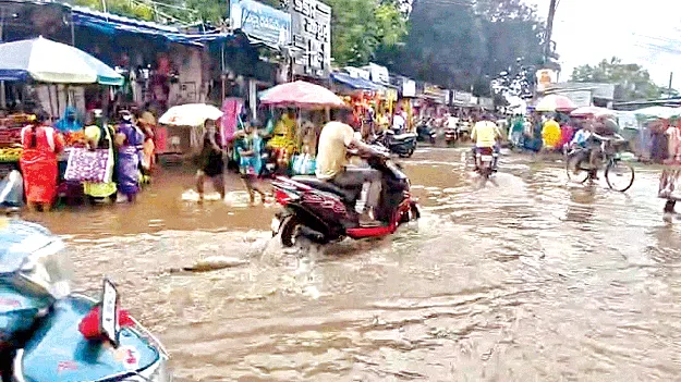 నరసన్నపేటలో కుండపోత వర్షం 
