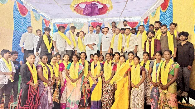    ప్రతి నిరుపేదకూ పక్కా ఇళ్లు కట్టిస్తాం