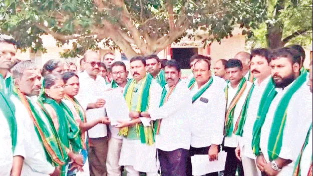 చెంచు ఐక్యవేదిక ఆధ్వర్యంలో ధర్నా