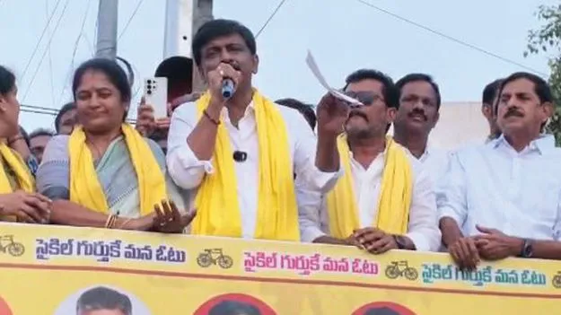 చొక్కా పైకి మడిచాం... జగన్‌కు చెక్‌ పెట్టేందుకే వచ్చాం