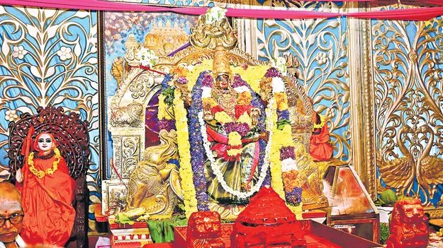 మహాలక్ష్మీదేవిగా కనకదుర్గమ్మ