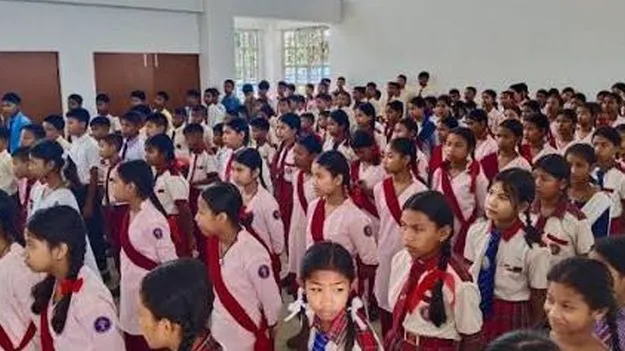 రాష్ట్రపతితో భేటీకి 10 మంది గిరిజన విద్యార్థులు