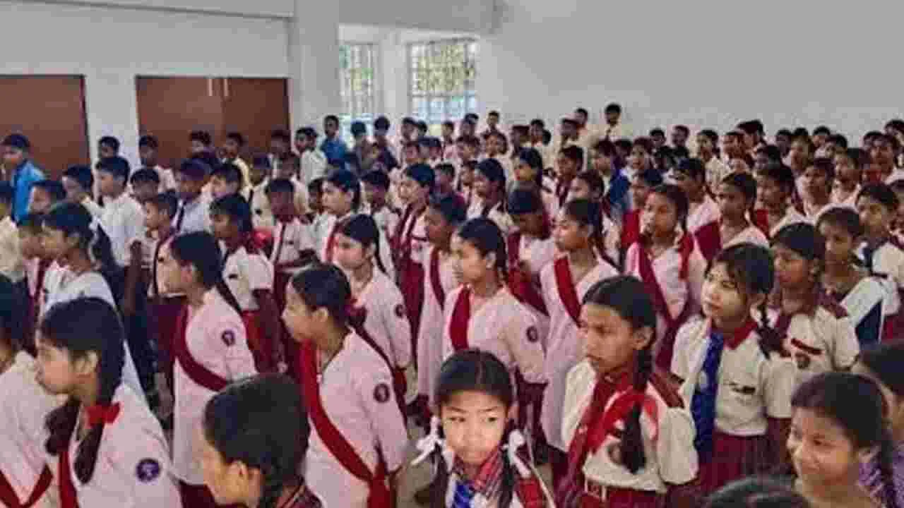 రాష్ట్రపతితో భేటీకి 10 మంది గిరిజన విద్యార్థులు