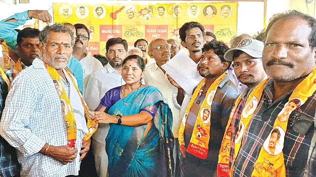  టీడీపీలో 50 కుటుంబాల చేరిక