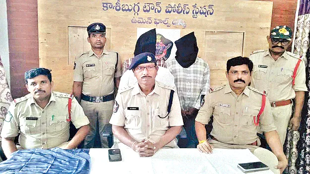 కిడ్నాప్‌ చేసి.. చావబాది