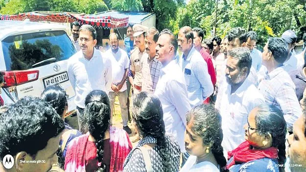 గిరిజన యువత కానిస్టేబుల్‌ ఉద్యోగాలకు సిద్ధపడాలి