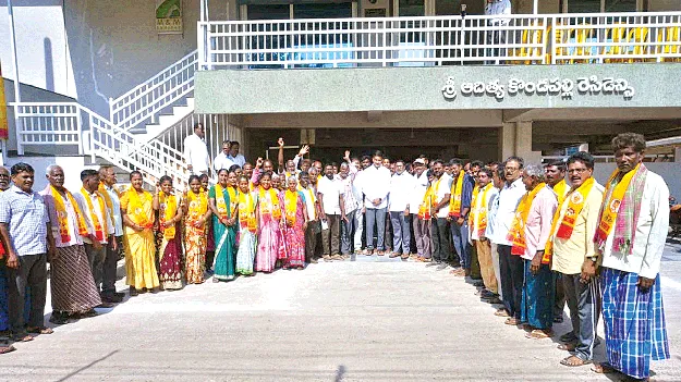 టీడీపీలో 130 కుటుంబాల చేరిక