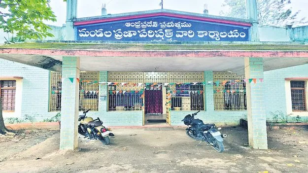 జడ్పీటీసీ స్థానానికి గట్టి పోటీ! 