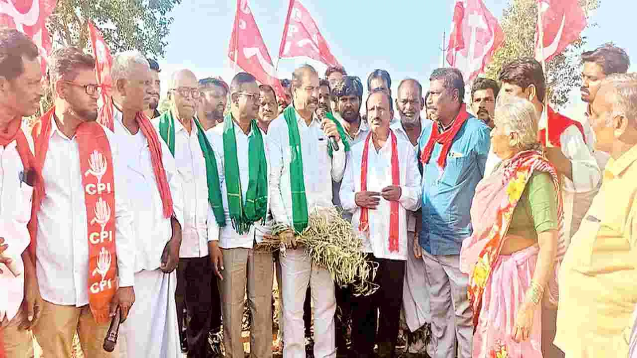 ప్రభుత్వానికి కరువు కనిపించదా?