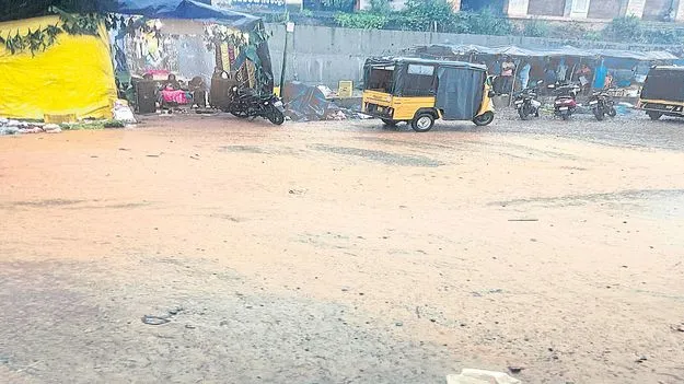కొనసాగుతున్న ముసురు