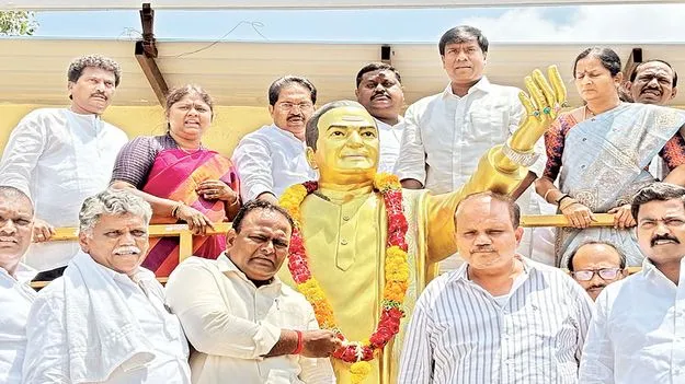 గెలుపే లక్ష్యంగా పని చేయాలి