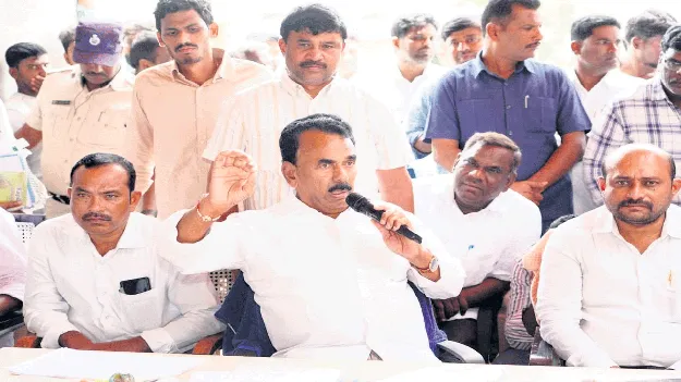 మంత్రి అసహనం