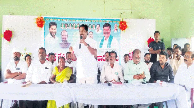 గత ప్రభుత్వం ఒక్క రేషన్‌ కార్డూ ఇవ్వలేదు