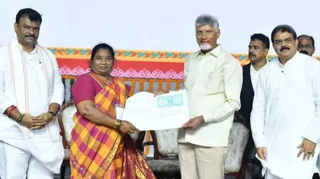 బెజవాడలో పేదలకు పట్టాభిషేకం