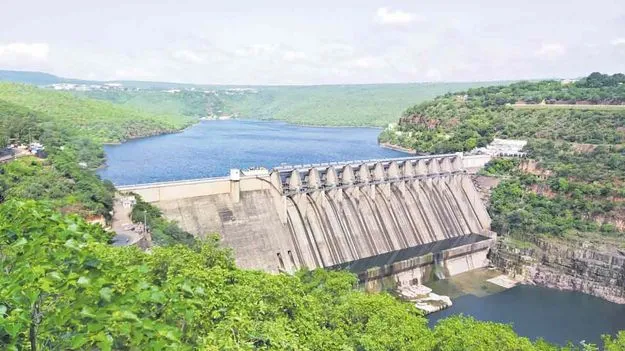 శ్రీశైలంలో అనూహ్యంగా అడుగంటిన నీరు