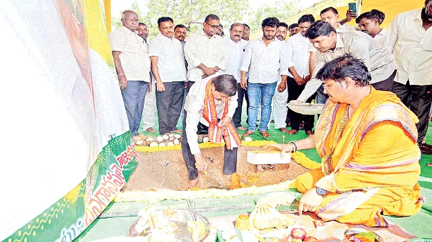 అభివృద్ధిని అడ్డుకున్న వైసీపీ నాయకులు