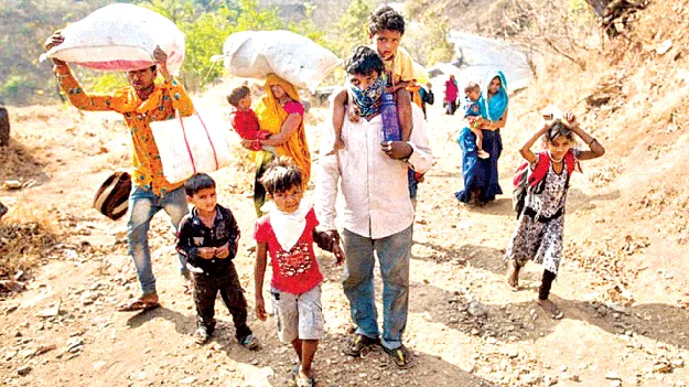 పొట్ట చేతబట్టి.. వలసబాట పట్టి!