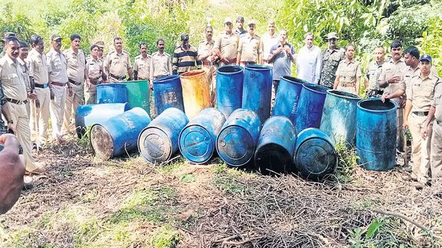 ఏవోబీలో ఎక్సైజ్‌ దాడులు 