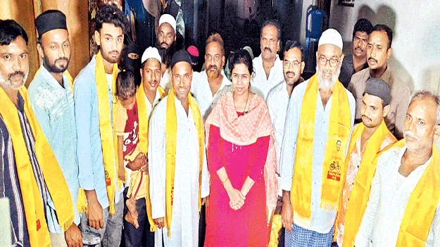 ‘బలవంతంగా   నామినేషన్లు వేయిస్తున్నారు’