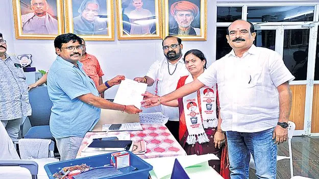 ఎలమంచిలిలో జనసేన నామినేషన్‌