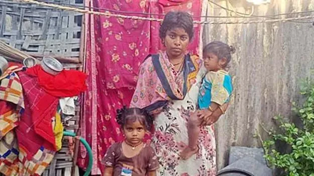  పేదింటి యువతికి ఎన్ని కష్టాలో..