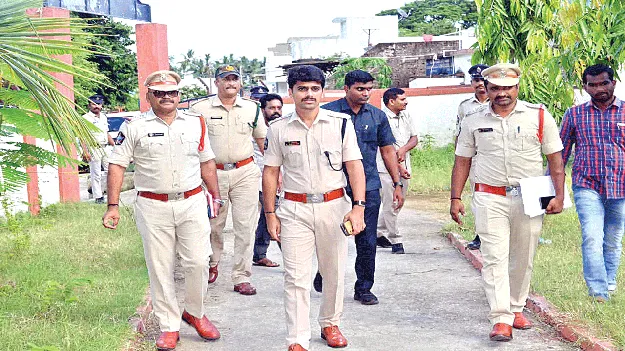 గ్రామాల్లో ఘర్షణలకు అవకాశం ఇవ్వద్దు: ఎస్పీ
