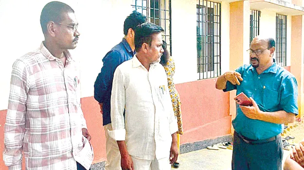 ఆత్మహత్యలు వద్దు.. బతికి సాధిద్దాం