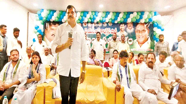  బీజేపీది ద్వంద్వ వైఖరి: బొత్స