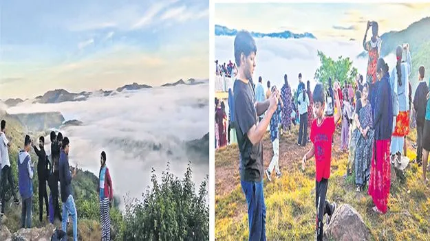 పోటెత్తిన పర్యాటకులు