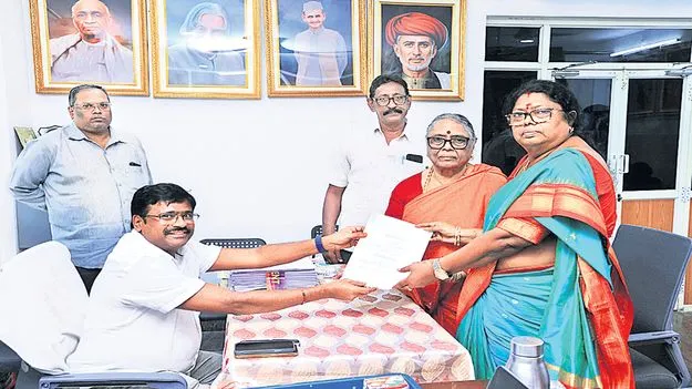 నామినేషన్ల జోరు