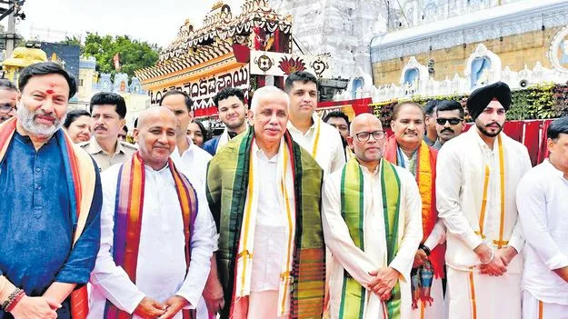శ్రీవారిని దర్శించుకున్న గవర్నర్‌ 