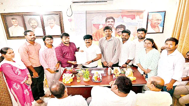   పశుసంవర్ధకశాఖను బలోపేతం చేయాలి