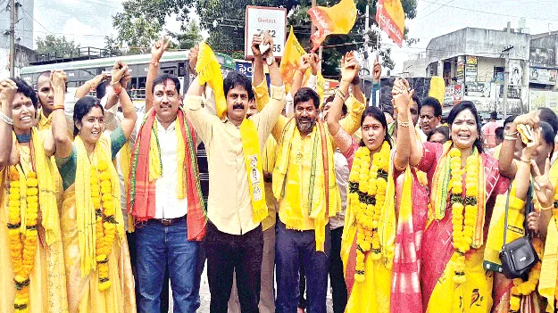 ర్యాలీగా వెళ్లి.. నామినేషన్లు వేసి