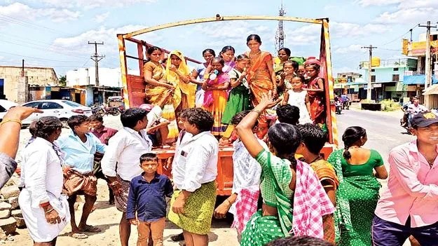 వలస బాట